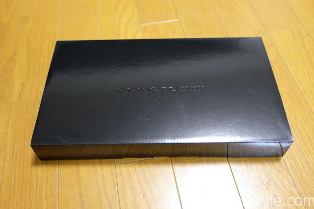 kingjim pomera DM100パッケージ。シンプルなブラックの箱です。