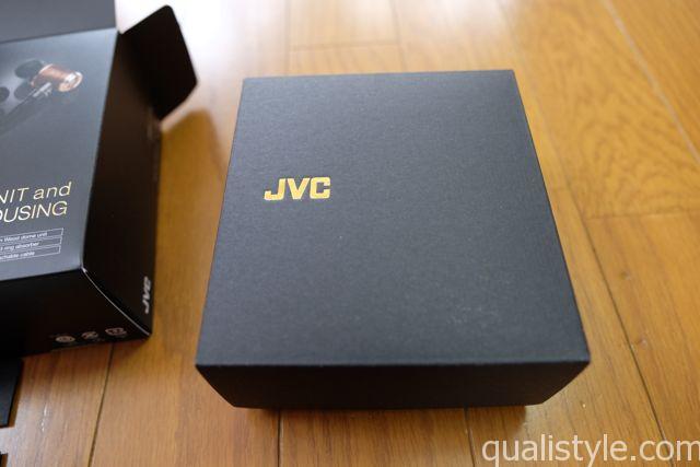 空けるとブラックにJVCの金文字の箱がまた出てきます。
